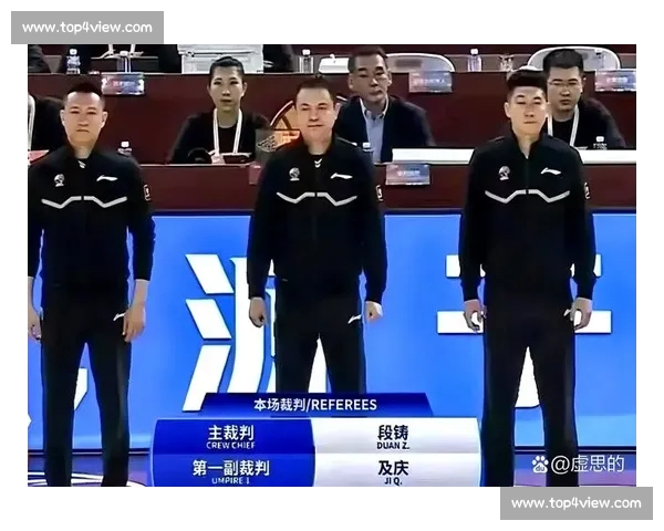 终场哨响胜负揭晓球队鏖战四节凭关键球锁定胜局完成逆转全场沸腾